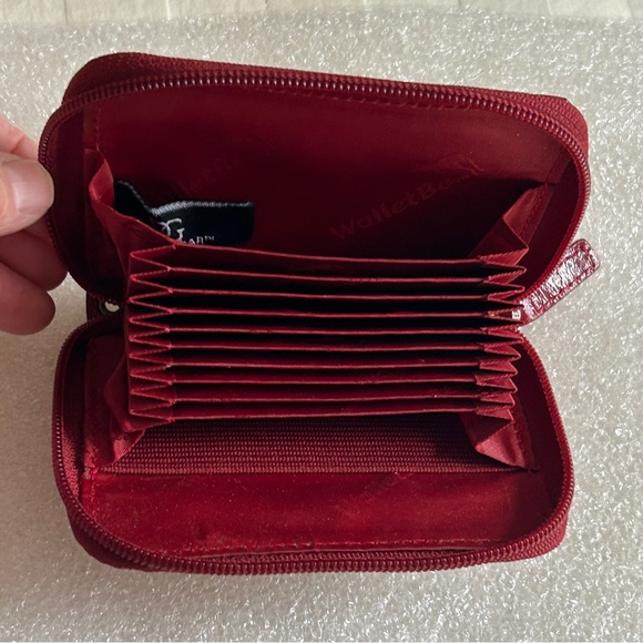 Red Wallet Patent Leather - Picture 3 of 3